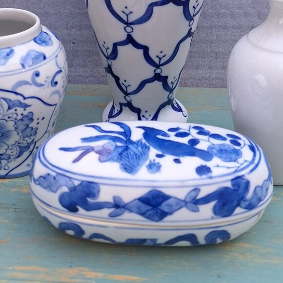 Vintage Porcelain Box Chinoiserie Blue and White Bird Lid Handmade Glass Ceramic - Picture 4 of 17